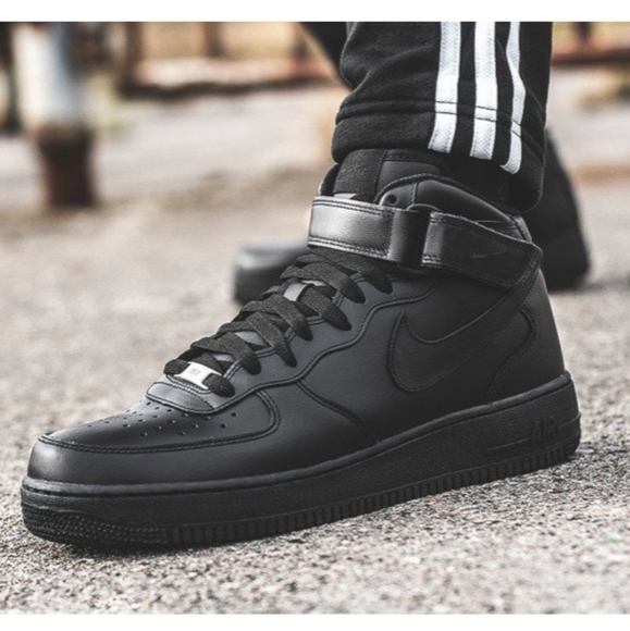 NIKE AIR FORCE 1 MID '07 "TRIPLE BLACK" - 8 US - Picture 3 of 14